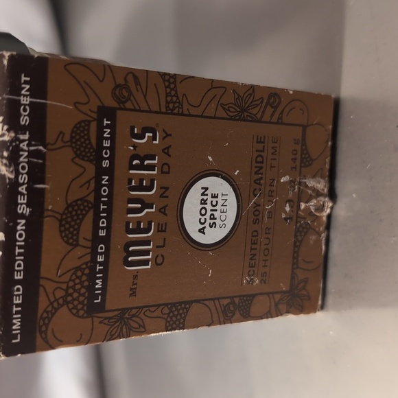 Mrs. Meyers soy candle/ acorn spice - Picture 1 of 5